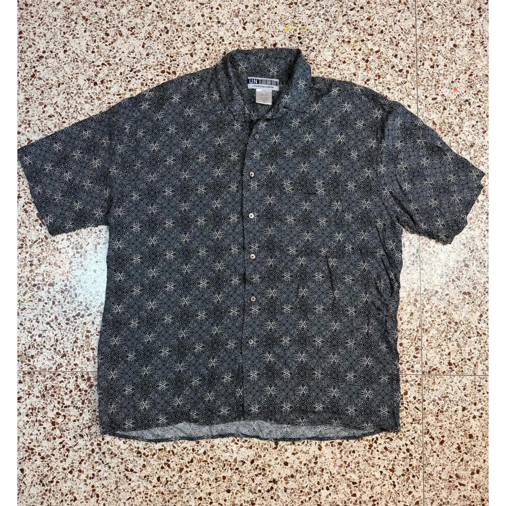 Untied Mens Large Black Grey Geometric Medallion Rayon Short Sleeve Button Shirt